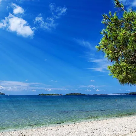 700 M Od Mora Valbandon, Hrvatska * Fazana