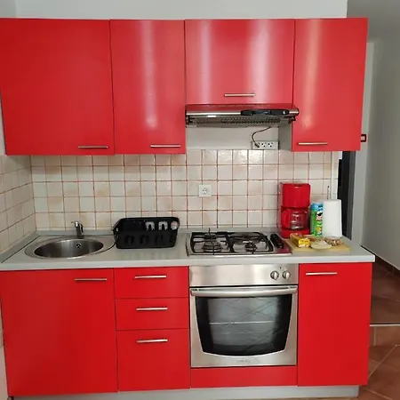 700 M Od Mora Valbandon, Hrvatska Fazana
