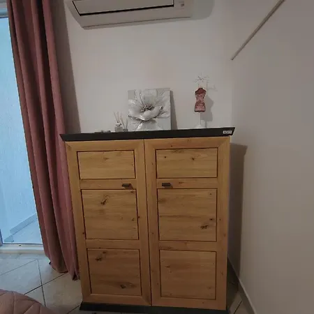 Apartment 700 M Od Mora Valbandon, Hrvatska *