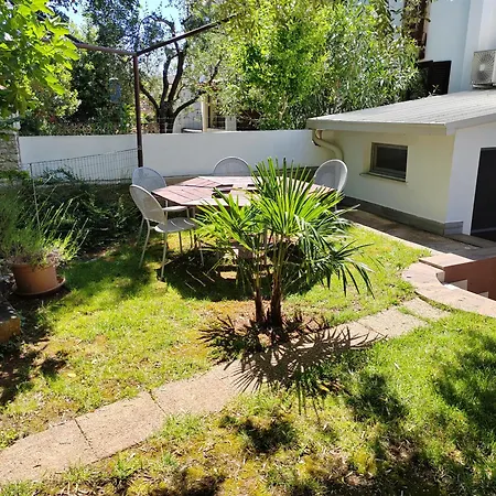 Apartment 700 M Od Mora Valbandon, Hrvatska *