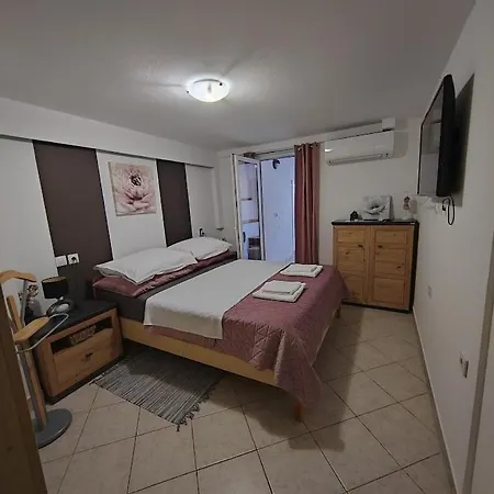 700 M Od Mora Valbandon, Hrvatska