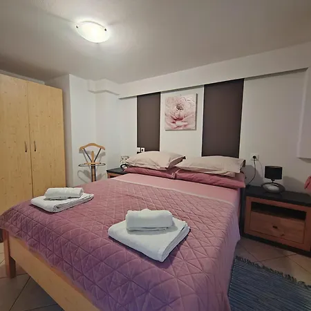 700 M Od Mora Valbandon, Hrvatska Apartmán
