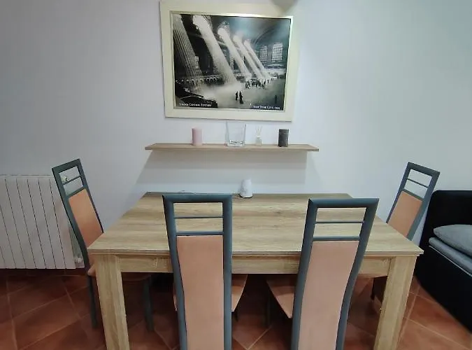 700 M Od Mora Valbandon, Hrvatska Daire