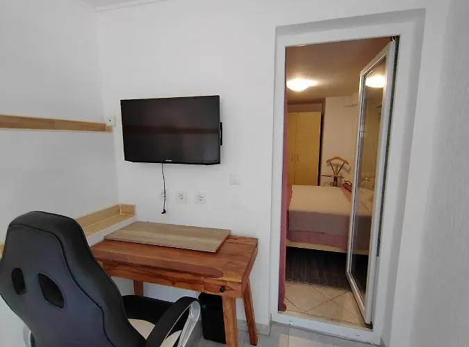 700 M Od Mora Valbandon, Hrvatska Daire