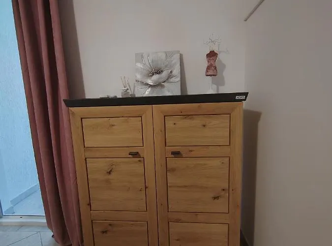 Daire 700 M Od Mora Valbandon, Hrvatska *