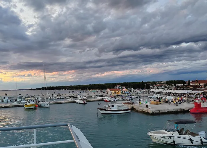 700 M Od Mora Valbandon, Hrvatska * Fažana