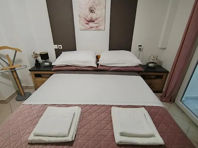 700 M Od Mora Valbandon, Hrvatska * Fažana