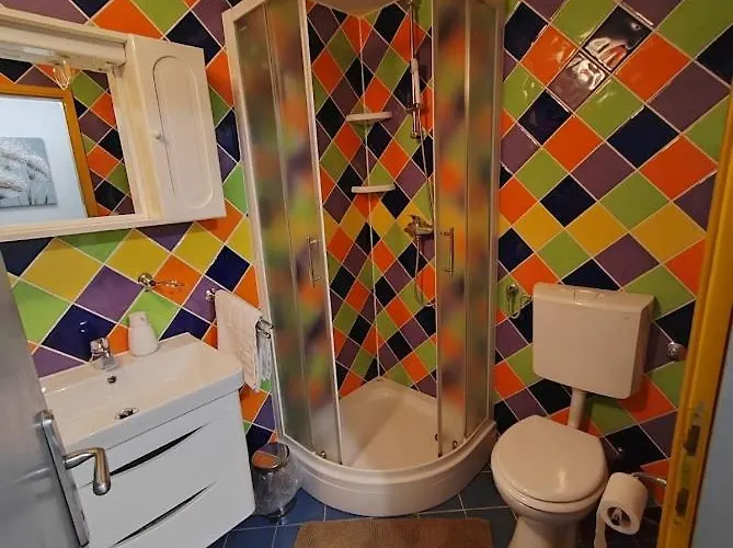 700 M Od Mora Valbandon, Hrvatska