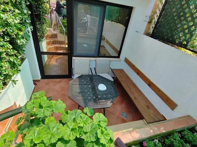 Daire 700 M Od Mora Valbandon, Hrvatska