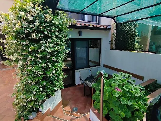 700 M Od Mora Valbandon, Hrvatska Daire